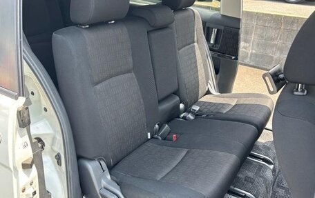 Toyota ISis I, 2016 год, 960 000 рублей, 28 фотография