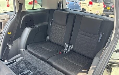 Toyota ISis I, 2016 год, 960 000 рублей, 30 фотография
