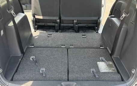 Toyota ISis I, 2016 год, 960 000 рублей, 32 фотография