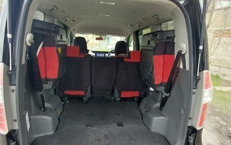 Toyota Noah III, 2010 год, 1 050 000 рублей, 5 фотография