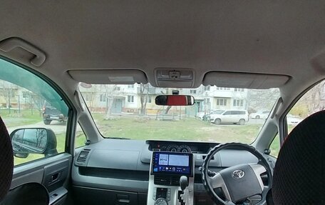 Toyota Noah III, 2010 год, 1 050 000 рублей, 8 фотография