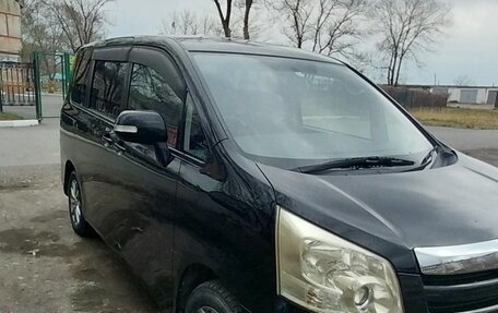 Toyota Noah III, 2010 год, 1 050 000 рублей, 9 фотография