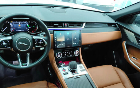Jaguar F-Pace, 2022 год, 4 000 000 рублей, 11 фотография