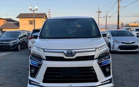 Toyota Voxy III, 2021 год, 1 900 000 рублей, 4 фотография