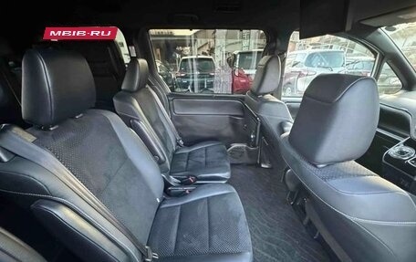 Toyota Voxy III, 2021 год, 1 900 000 рублей, 24 фотография