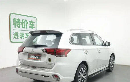 Mitsubishi Outlander III рестайлинг 3, 2021 год, 1 480 007 рублей, 2 фотография