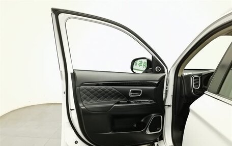 Mitsubishi Outlander III рестайлинг 3, 2021 год, 1 480 007 рублей, 6 фотография