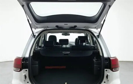 Mitsubishi Outlander III рестайлинг 3, 2021 год, 1 480 007 рублей, 14 фотография