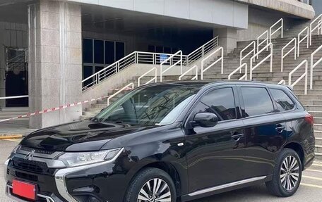 Mitsubishi Outlander III рестайлинг 3, 2021 год, 1 660 007 рублей, 4 фотография