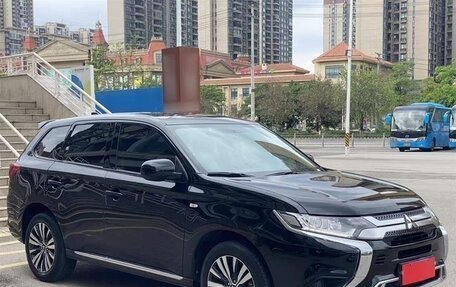 Mitsubishi Outlander III рестайлинг 3, 2021 год, 1 660 007 рублей, 3 фотография