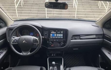 Mitsubishi Outlander III рестайлинг 3, 2021 год, 1 660 007 рублей, 7 фотография