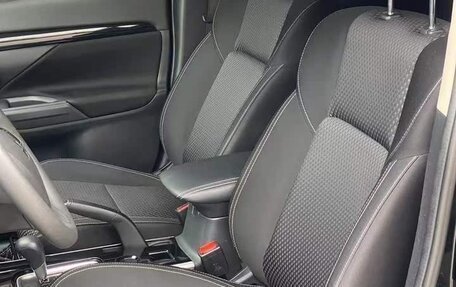 Mitsubishi Outlander III рестайлинг 3, 2021 год, 1 660 007 рублей, 8 фотография