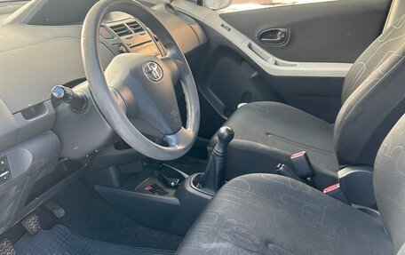 Toyota Yaris III рестайлинг, 2009 год, 480 000 рублей, 7 фотография
