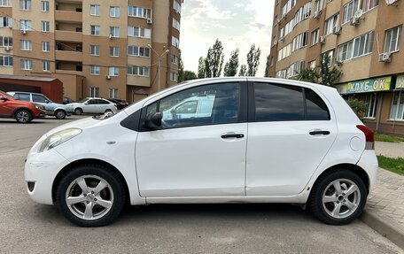 Toyota Yaris III рестайлинг, 2009 год, 480 000 рублей, 2 фотография