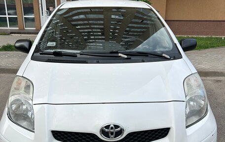 Toyota Yaris III рестайлинг, 2009 год, 480 000 рублей, 3 фотография
