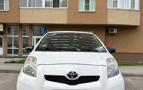 Toyota Yaris III рестайлинг, 2009 год, 480 000 рублей, 4 фотография