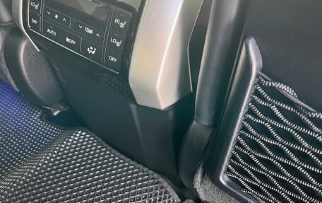 Toyota Land Cruiser Prado 150 рестайлинг 2, 2020 год, 5 700 000 рублей, 6 фотография