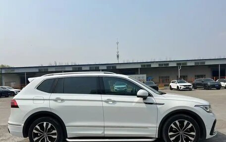 Volkswagen Tiguan II, 2022 год, 2 558 000 рублей, 4 фотография