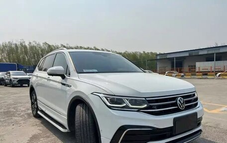 Volkswagen Tiguan II, 2022 год, 2 558 000 рублей, 3 фотография