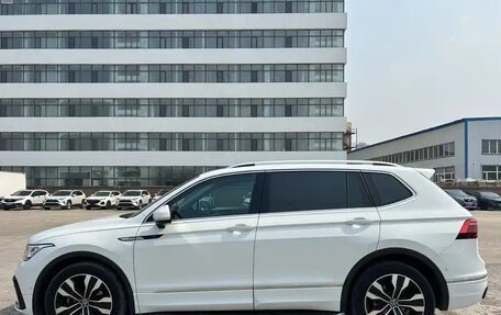 Volkswagen Tiguan II, 2022 год, 2 558 000 рублей, 8 фотография