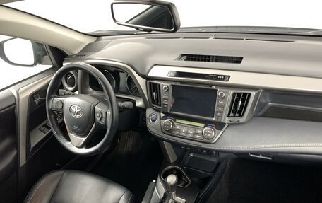 Toyota RAV4, 2018 год, 2 400 000 рублей, 11 фотография