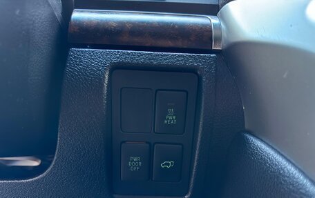 Toyota Land Cruiser 200, 2013 год, 2 770 000 рублей, 23 фотография