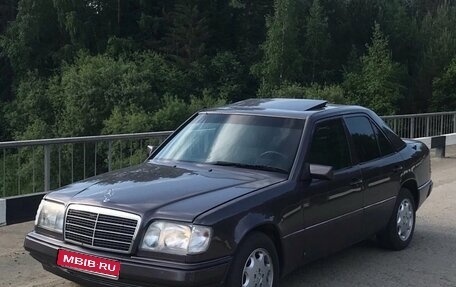 Mercedes-Benz E-Класс, 1994 год, 500 000 рублей, 1 фотография