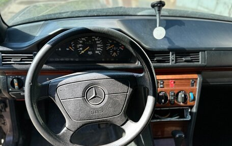 Mercedes-Benz E-Класс, 1994 год, 500 000 рублей, 7 фотография