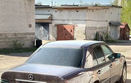 Mercedes-Benz E-Класс, 1994 год, 500 000 рублей, 3 фотография