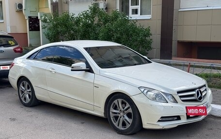 Mercedes-Benz E-Класс, 2011 год, 560 000 рублей, 4 фотография