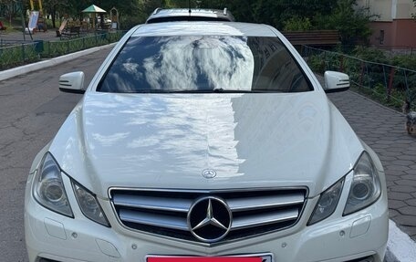 Mercedes-Benz E-Класс, 2011 год, 560 000 рублей, 2 фотография