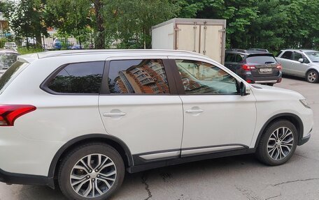 Mitsubishi Outlander III рестайлинг 3, 2016 год, 1 600 000 рублей, 1 фотография