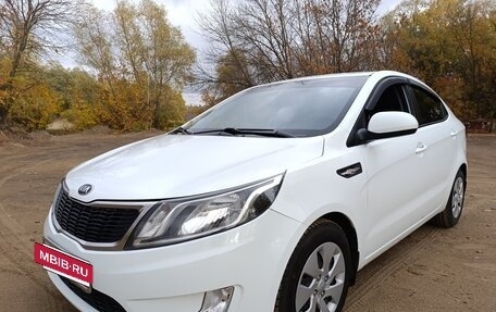 KIA Rio III рестайлинг, 2013 год, 850 000 рублей, 2 фотография