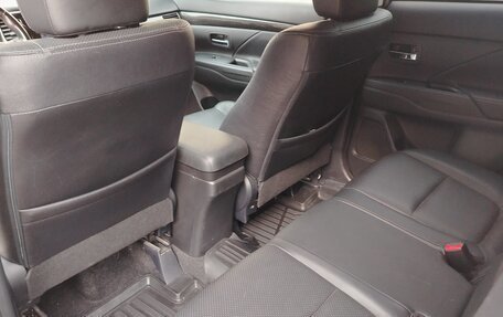 Mitsubishi Outlander III рестайлинг 3, 2016 год, 1 600 000 рублей, 6 фотография