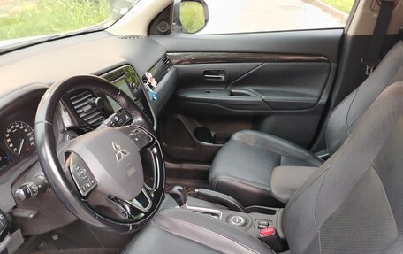 Mitsubishi Outlander III рестайлинг 3, 2016 год, 1 600 000 рублей, 4 фотография