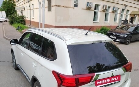 Mitsubishi Outlander III рестайлинг 3, 2016 год, 1 600 000 рублей, 3 фотография