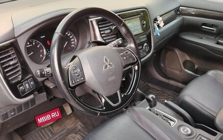 Mitsubishi Outlander III рестайлинг 3, 2016 год, 1 600 000 рублей, 9 фотография