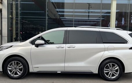 Toyota Sienna, 2022 год, 3 900 000 рублей, 2 фотография