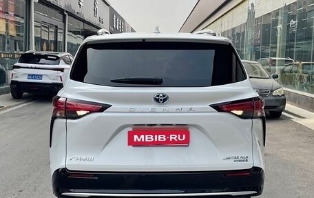 Toyota Sienna, 2022 год, 3 900 000 рублей, 3 фотография