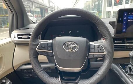 Toyota Sienna, 2022 год, 3 900 000 рублей, 10 фотография