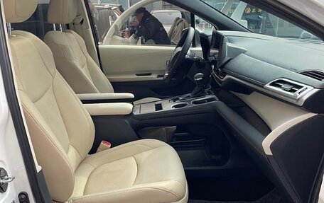 Toyota Sienna, 2022 год, 3 900 000 рублей, 17 фотография