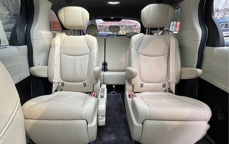 Toyota Sienna, 2022 год, 3 900 000 рублей, 14 фотография