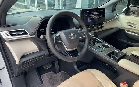 Toyota Sienna, 2022 год, 3 900 000 рублей, 15 фотография