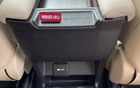 Toyota Sienna, 2022 год, 3 900 000 рублей, 19 фотография