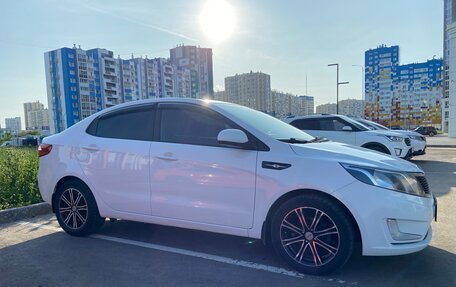 KIA Rio III рестайлинг, 2014 год, 915 000 рублей, 16 фотография