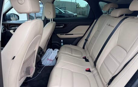 Jaguar F-Pace, 2017 год, 4 300 000 рублей, 7 фотография