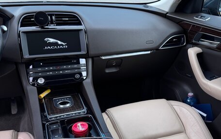 Jaguar F-Pace, 2017 год, 4 300 000 рублей, 10 фотография