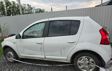 Renault Sandero I, 2013 год, 200 000 рублей, 3 фотография