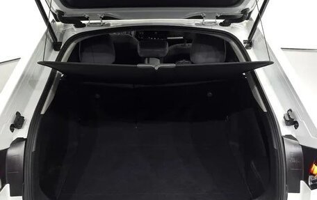 Toyota Prius IV XW50, 2023 год, 3 330 000 рублей, 2 фотография