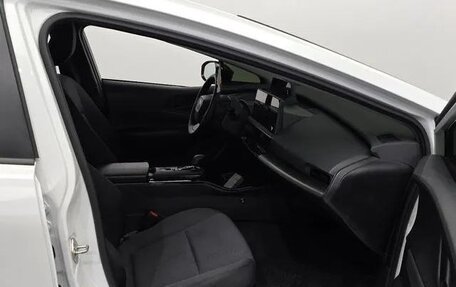 Toyota Prius IV XW50, 2023 год, 3 330 000 рублей, 11 фотография